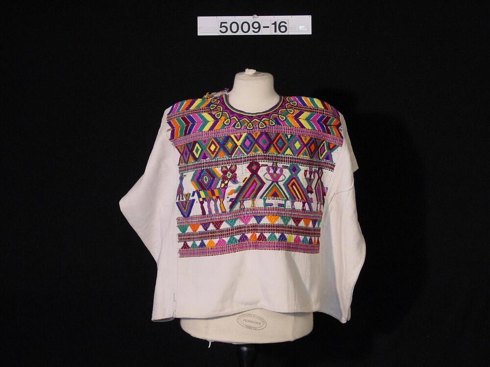 Vrouwenblouse met ingeweven kleurige motieven