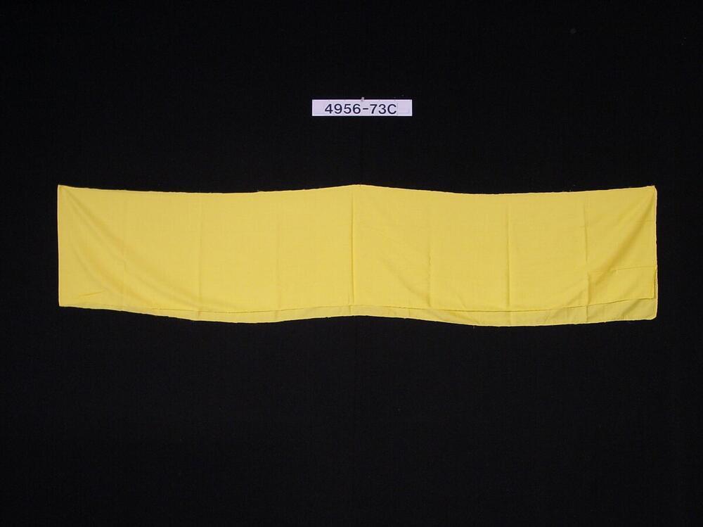 Hoofddoek behorende bij kostuum van Hindoestaanse bruidegom