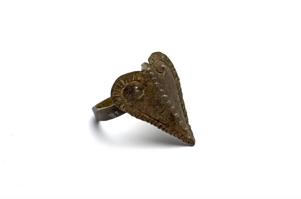 Zilveren ring met aangehecht plaatje, voor meisjes en jongens