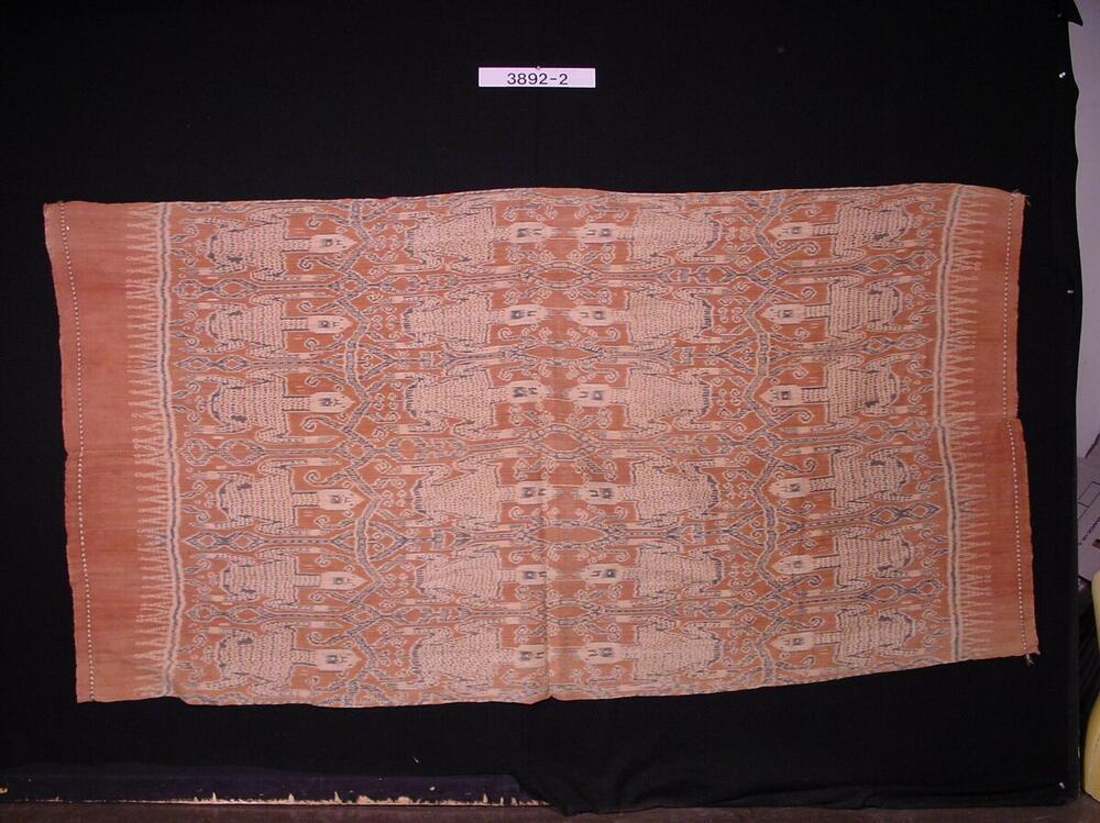 Schouderdoek met gestileerde mannenfiguren in scheringikat