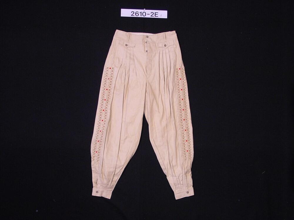 Broek met lange pijpen als onderdeel van het kostuum van een veedrijver
