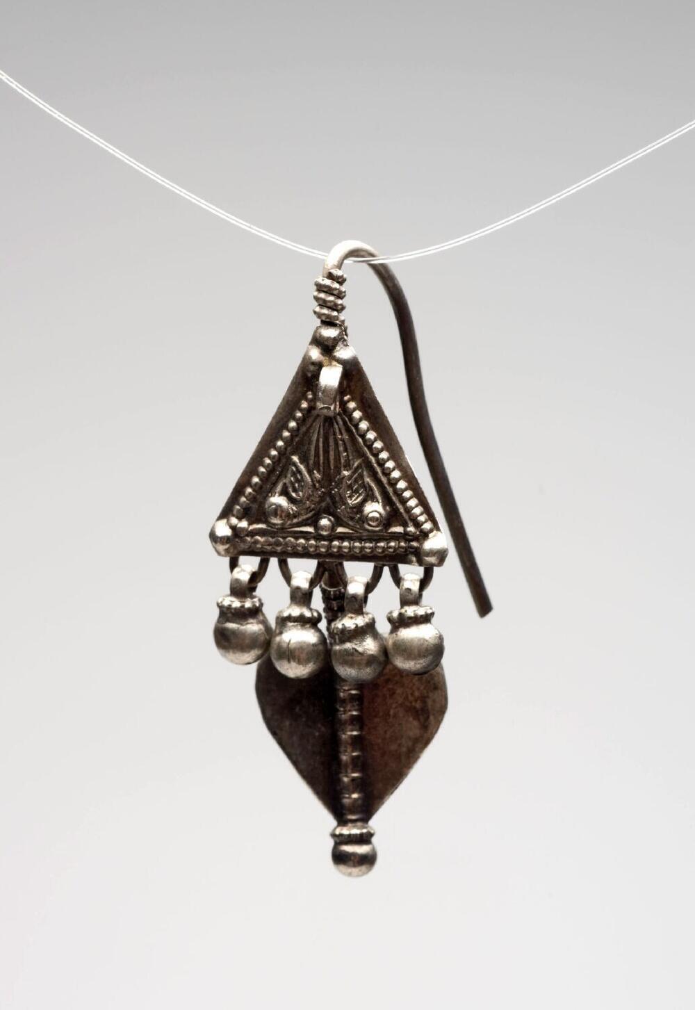 Zilveren oorhanger
