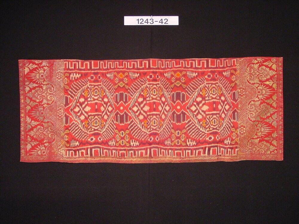 Katoenen heupdoek met versiering in bladgoud