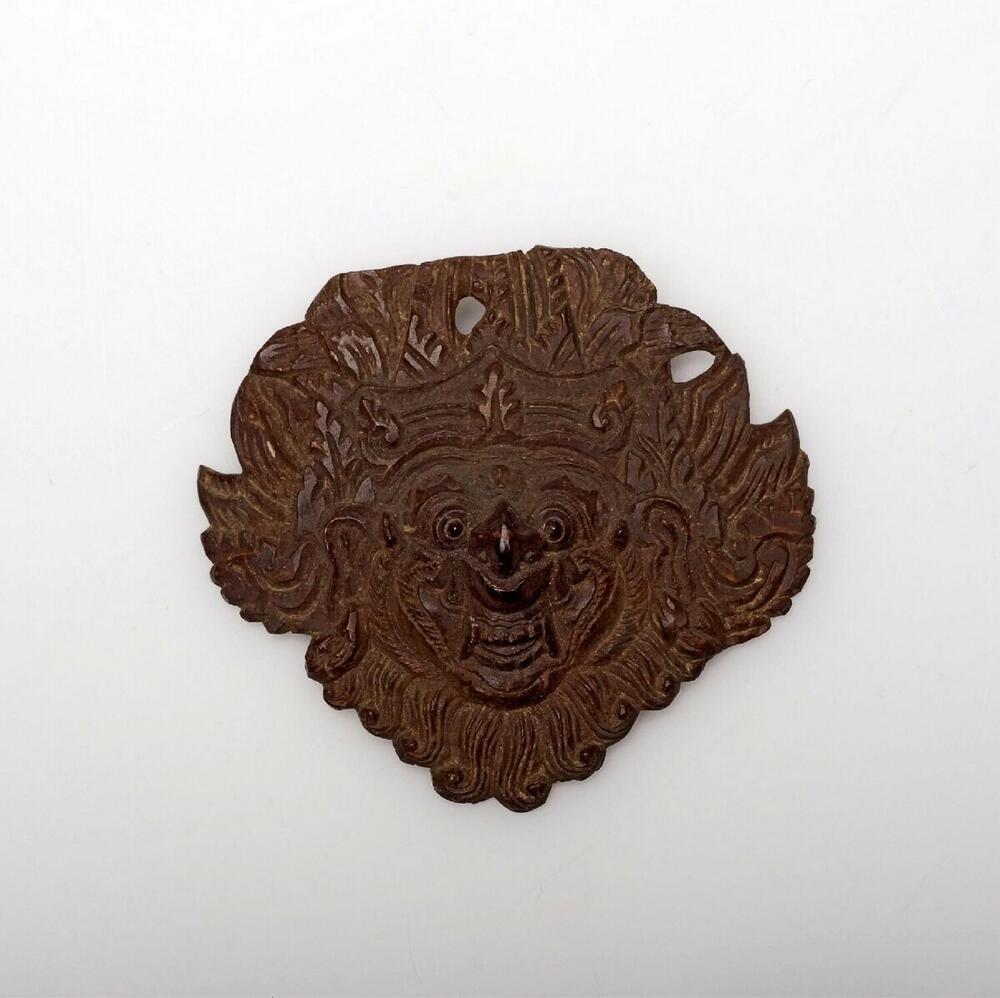 Hanger met voorstelling van een barong ket-masker