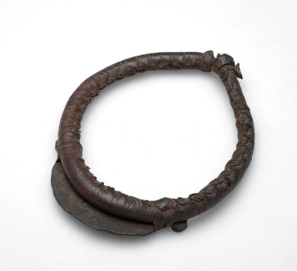Leren armband met amuletwaarde