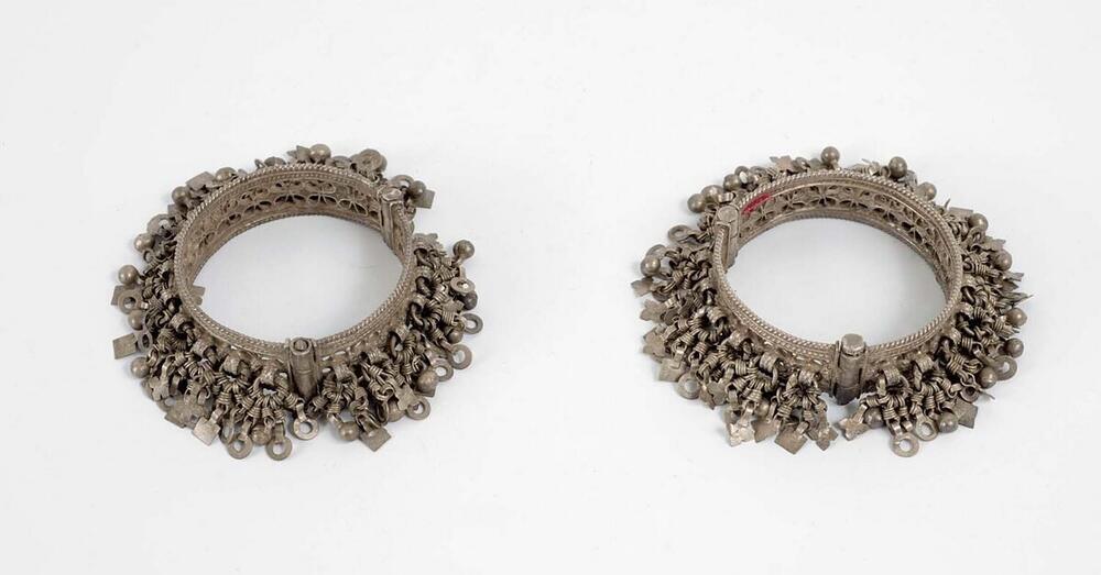 Zilveren armband met hangertjes