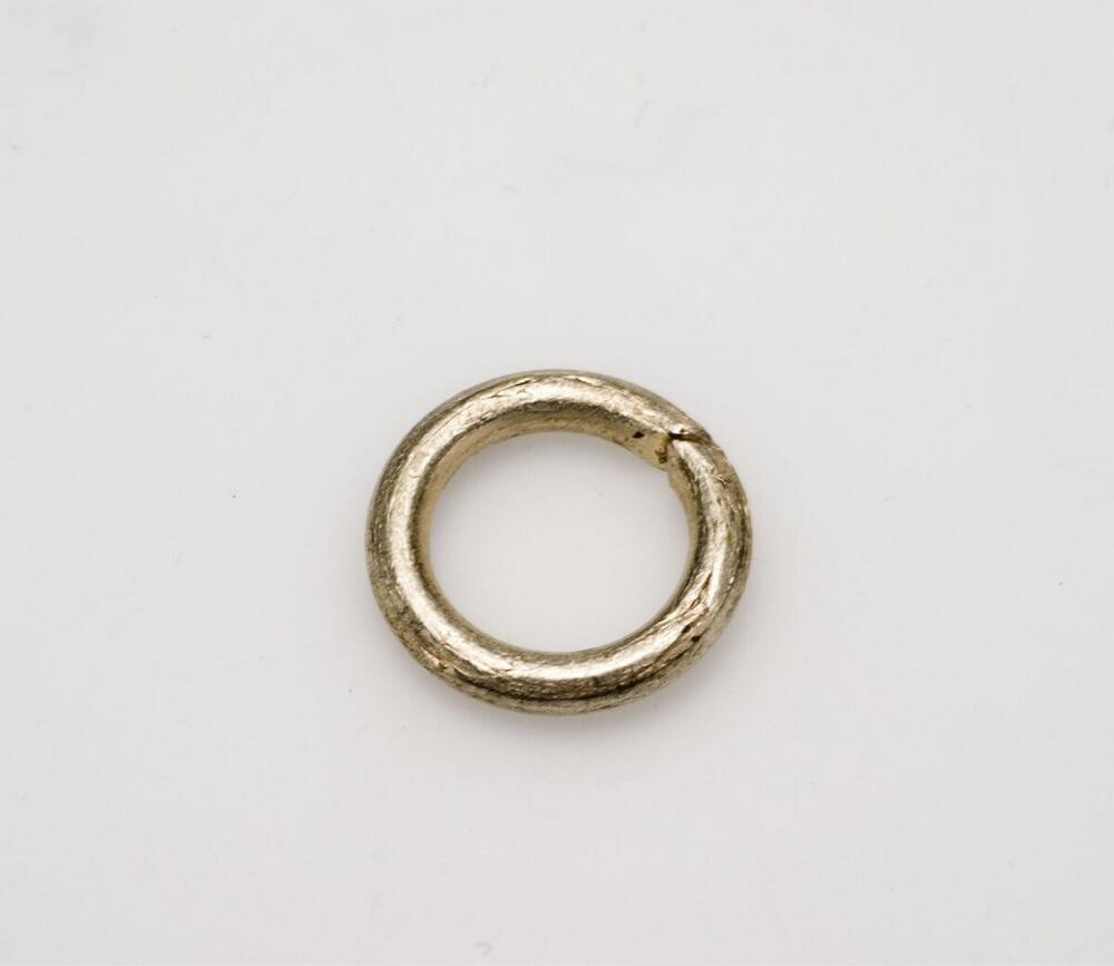 Metalen teenring