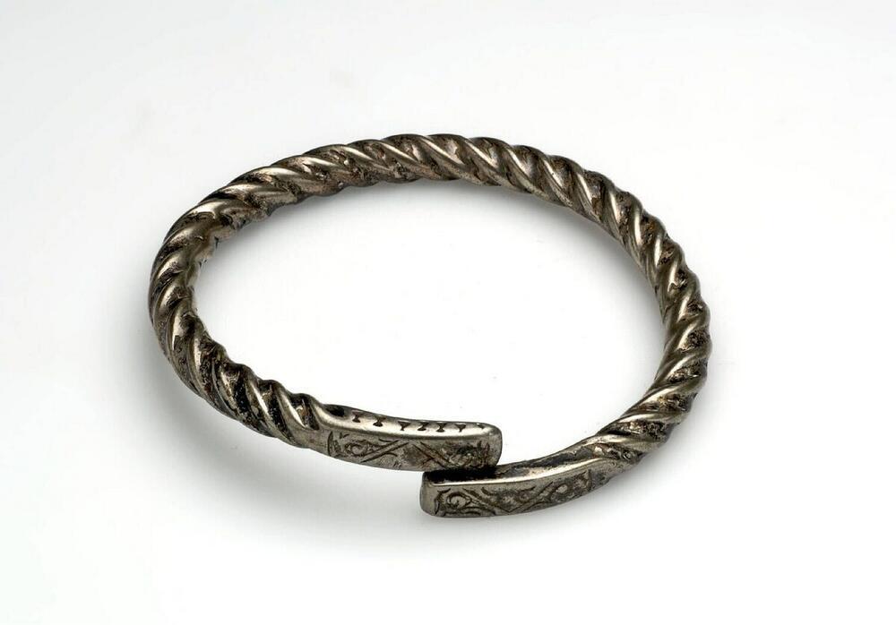 Armband van gedraaid zilverdraad