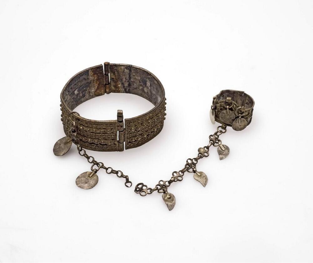 Zilveren ring behorend bij de armband