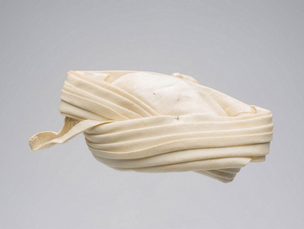 Model van een Surinaams-Creoolse hoofddoek