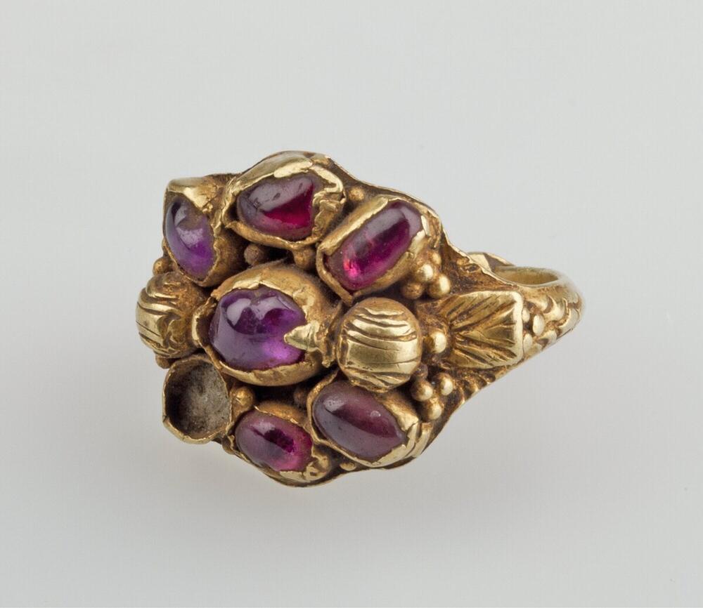 Finger ring
