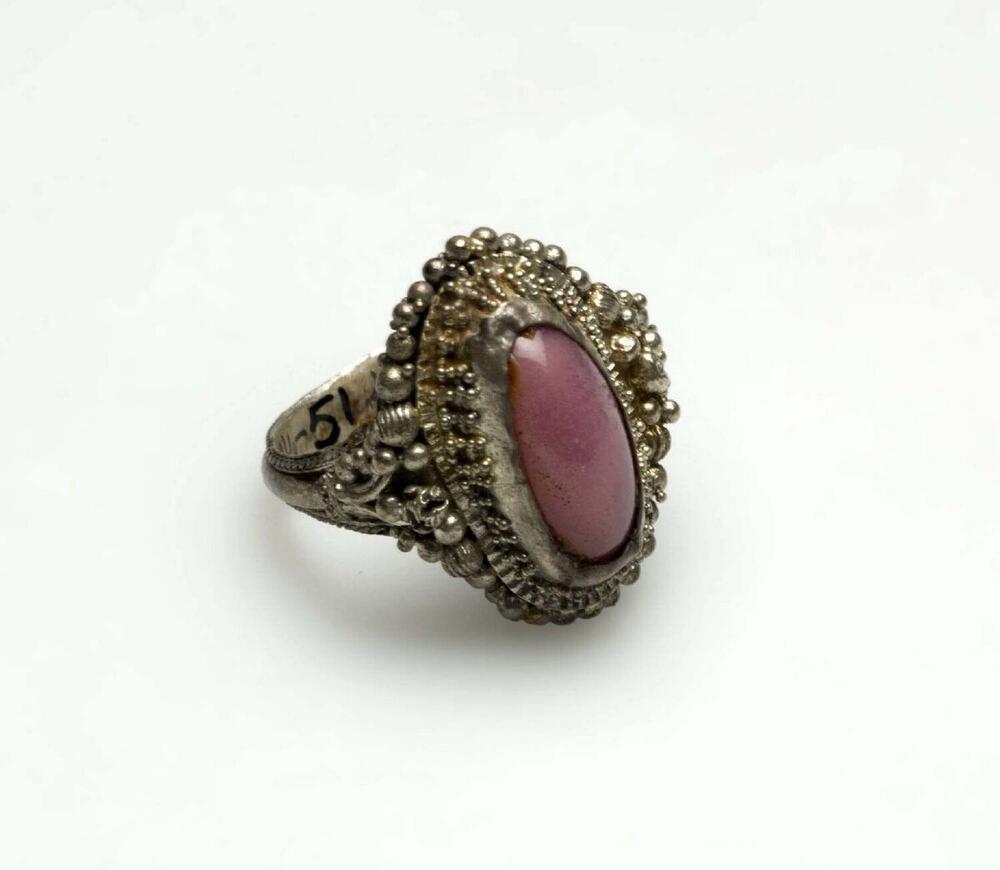 Zilveren ring met rose siersteen