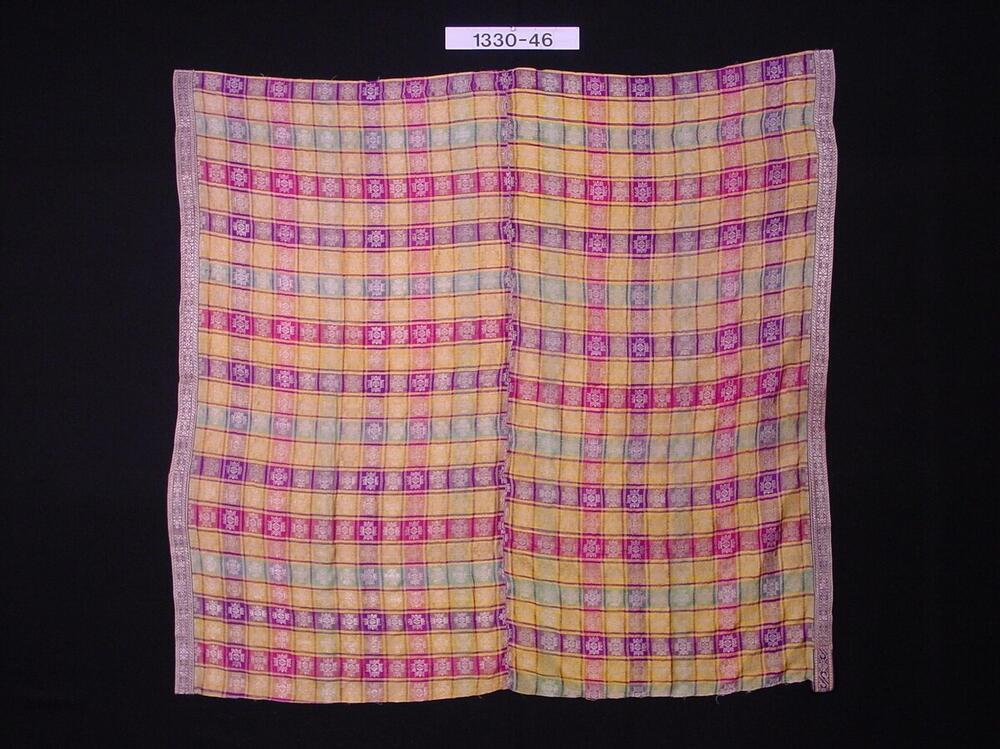 Zijden heupdoek met zilverdraadinslag in bintang kurung motief