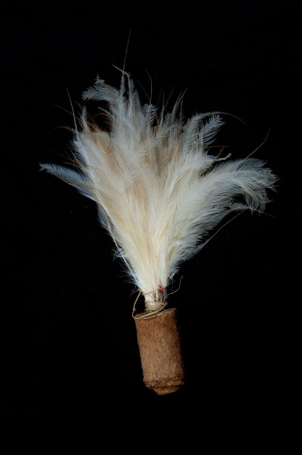 Arm adornment made of feathers
