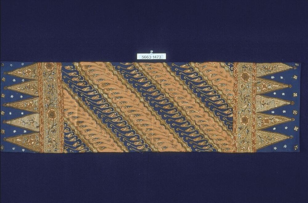 Katoenen schouderdoek met tumpal en parang motief