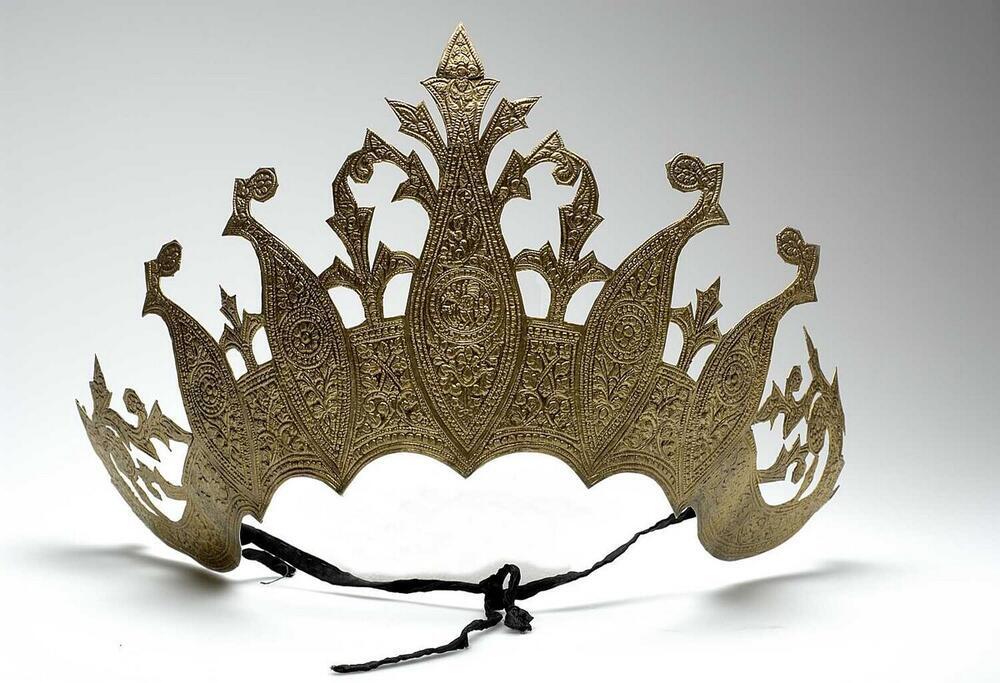 Vergulde messing diadeem behorende bij hoofdtooi