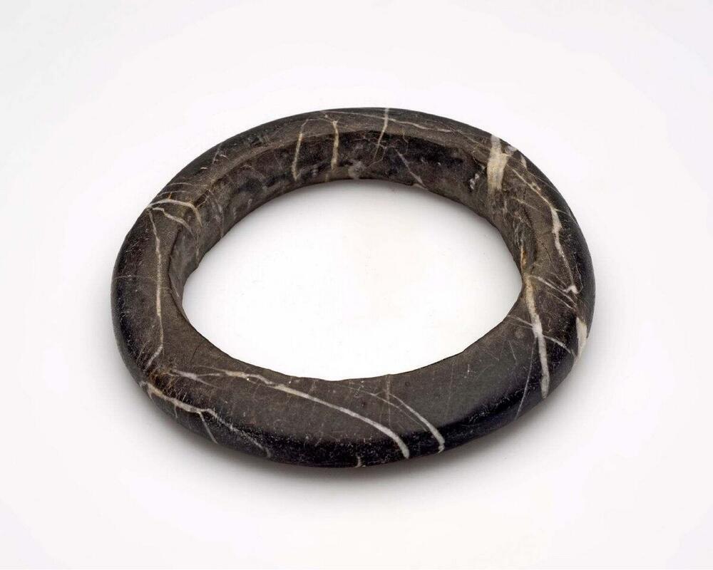 Bovenarmband van zwart marmer