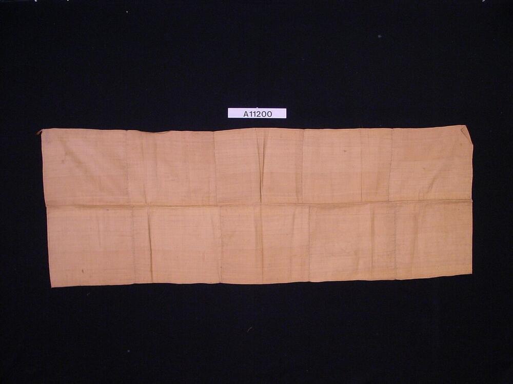 Semi-ceremoniële rok van raffia