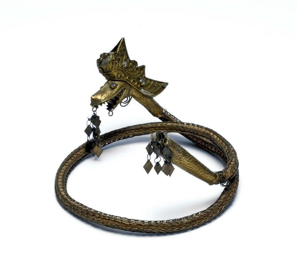 Bovenarmband in de vorm van een naga, een draak-slang