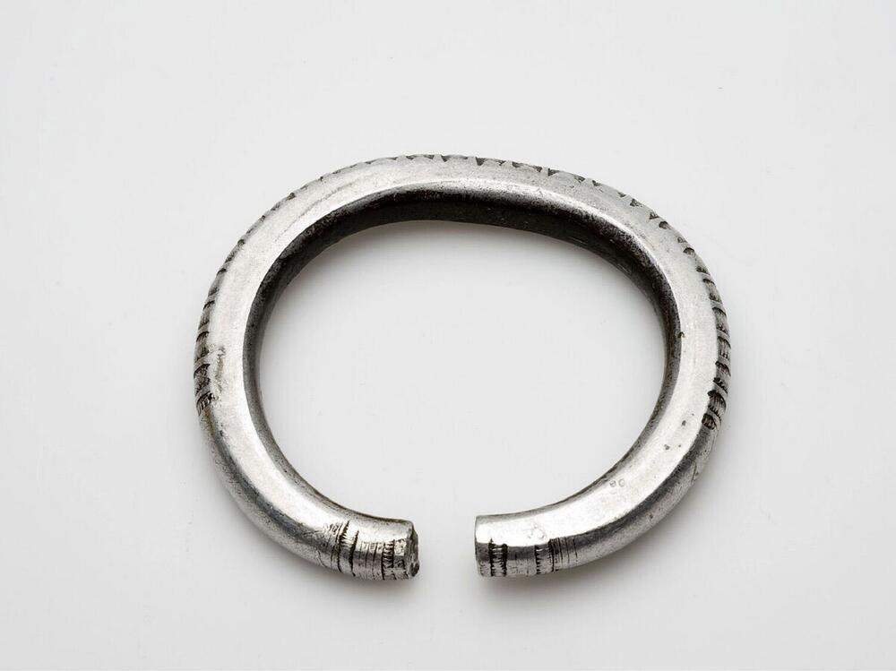 Gegoten aluminium vrouwenarmband