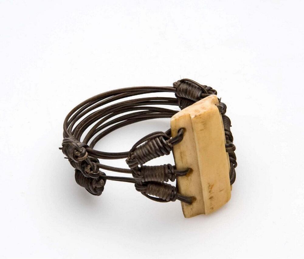 Kinderarmband van olifantenhaar en ivoor
