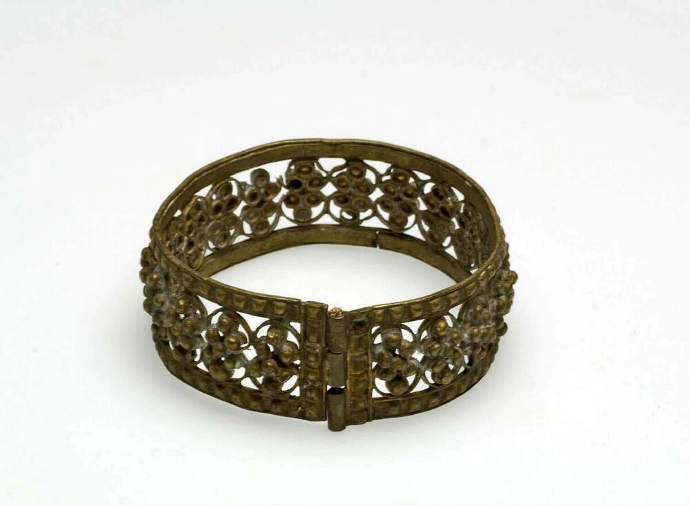 Ajour bewerkte messingen armband