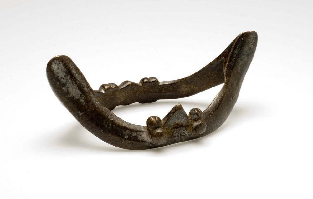 Koperen arm- of enkelband, gebruikt als geldmiddel
