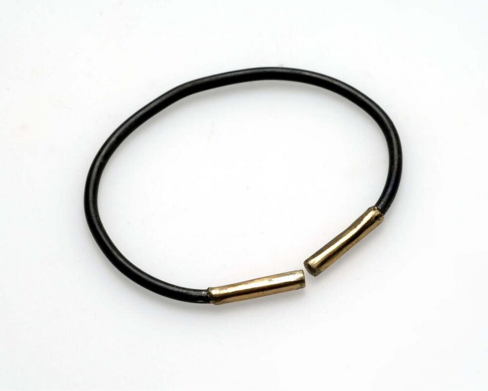 IJzeren armband met goudbeslag