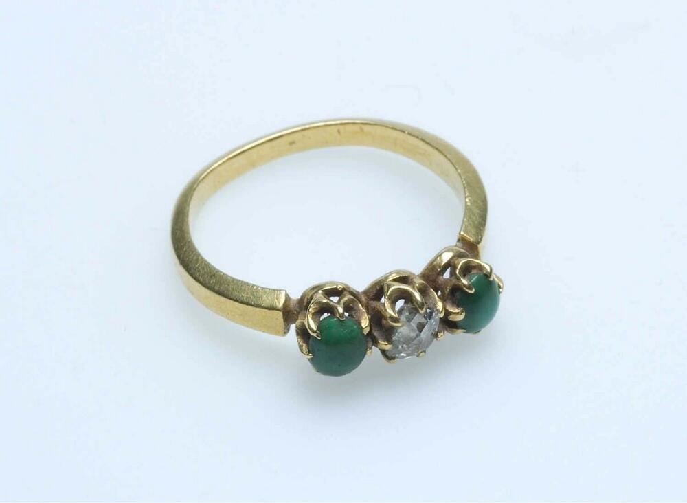 Gouden ring met sierstenen