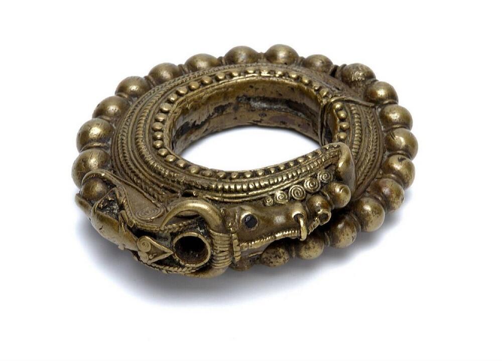 Brass bracelet with Singa head
