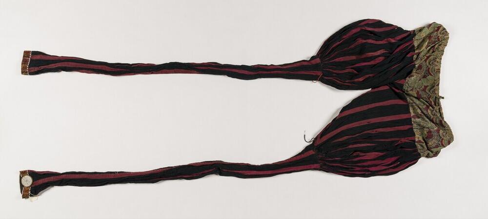 Rood-zwarte broek