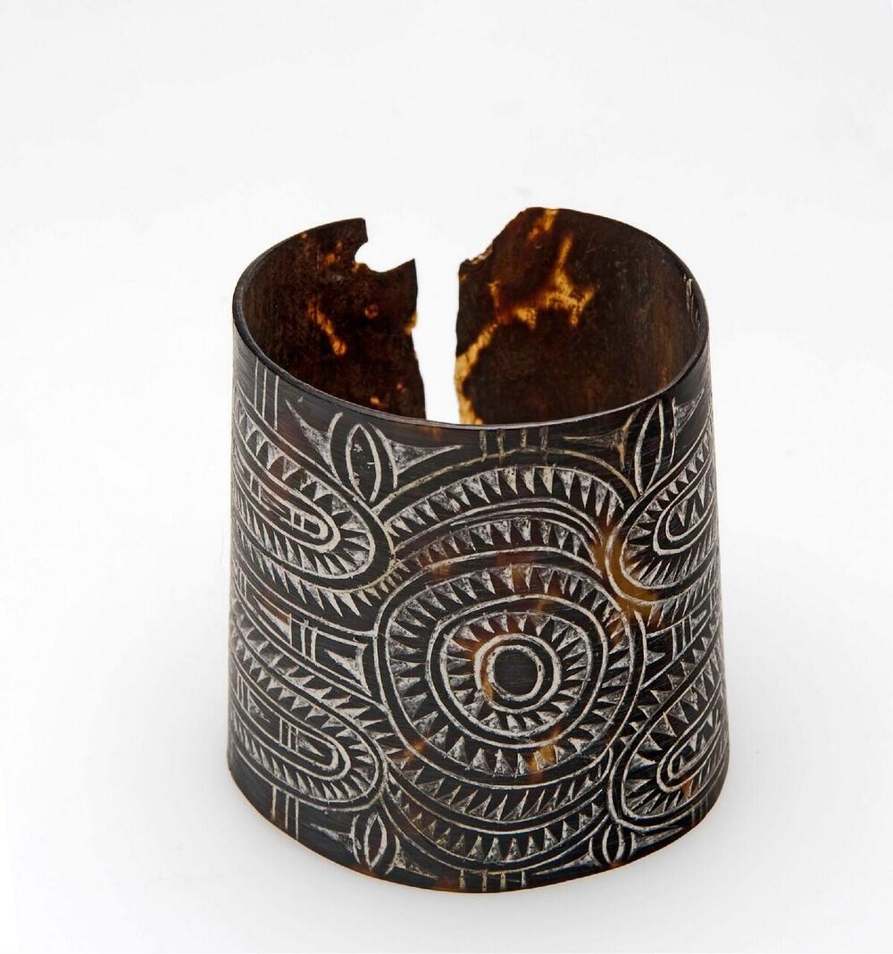 Manchetvormig opgerolde armband van schildpad