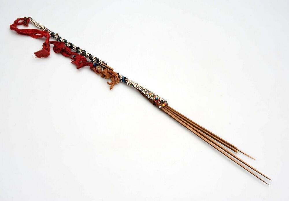 Decorative comb with beads, worn as a hair adornment during dancing feasts