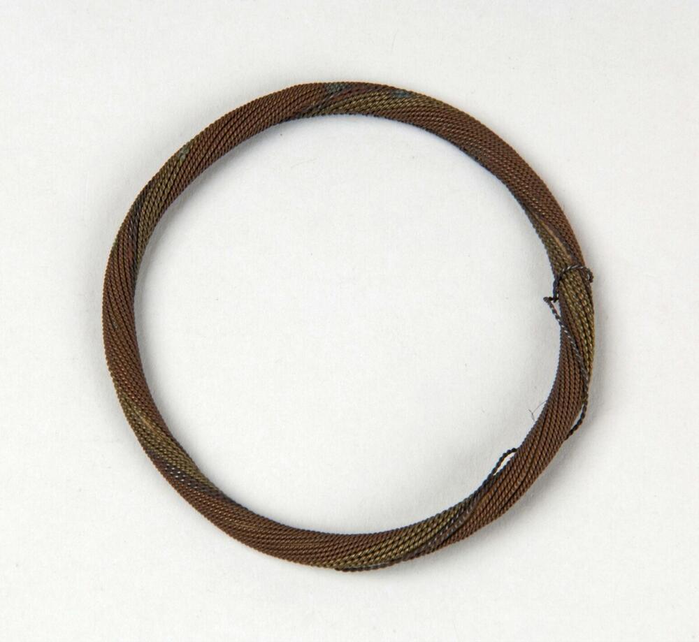 Armband van koperdraad en bladeren