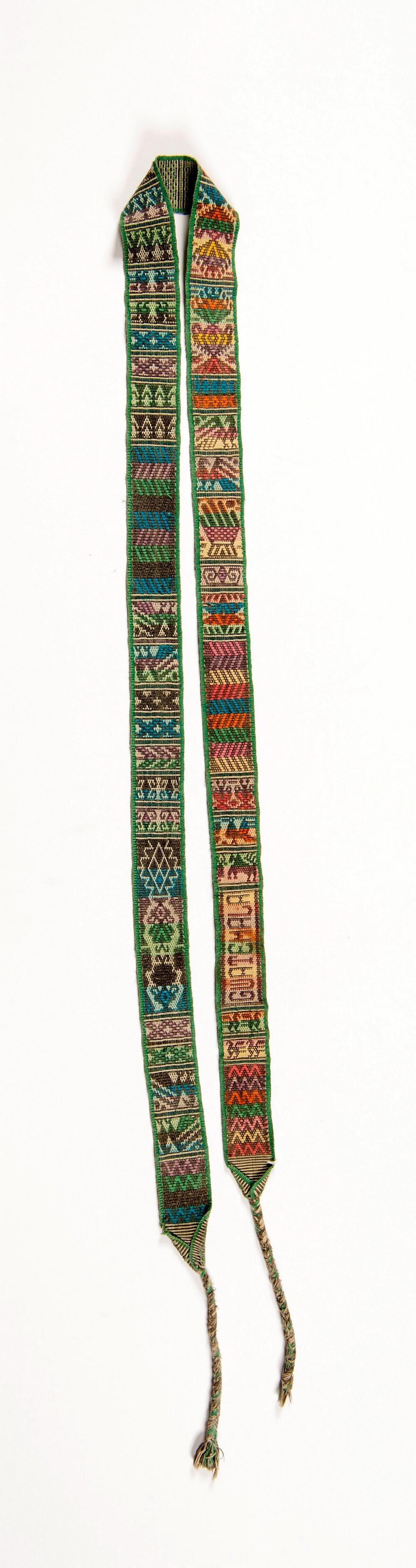 Ceintuur met geometrische figuren, plant- en dierenmotieven
