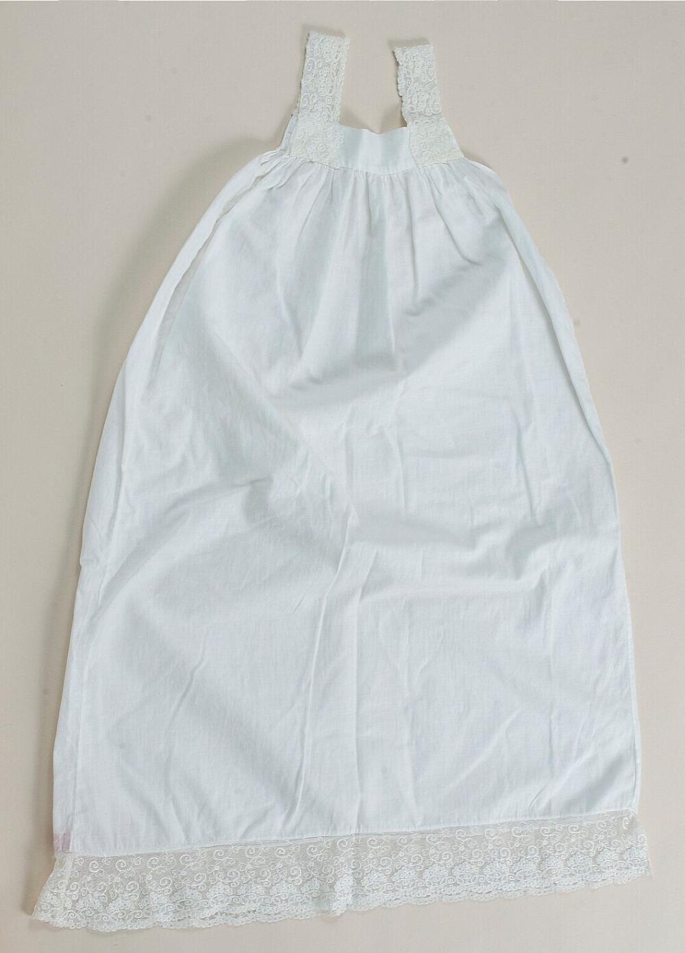 Kleine katoenen witte jurk
