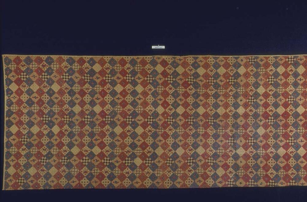 Wikkelrok met patchworkmotief in rood, blauw en zwart