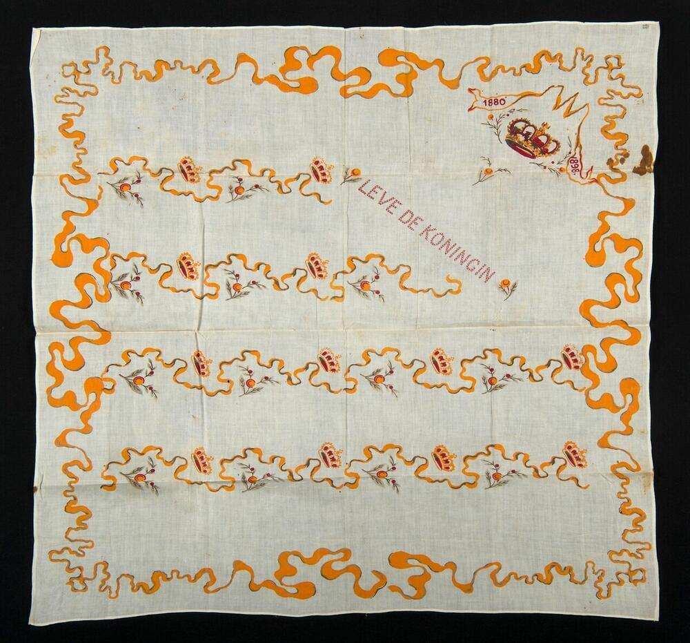 Hoofddoek ter gelegenheid van de 18-jarige verjaardag van Koningin Wilhelmina