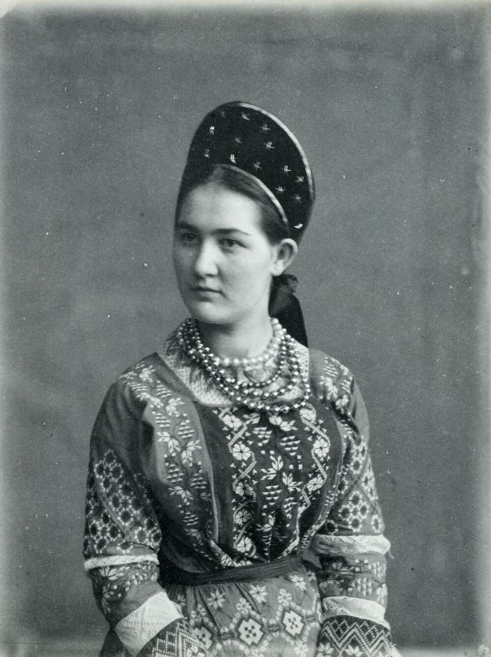 Studioportret van een Russische vrouw in Tblisi