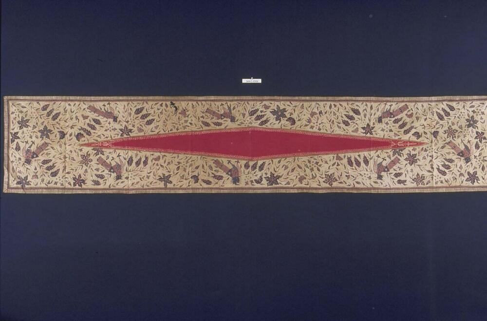 Katoenen borstdoek met langgerekte ruit, bladmotieven en pauwen