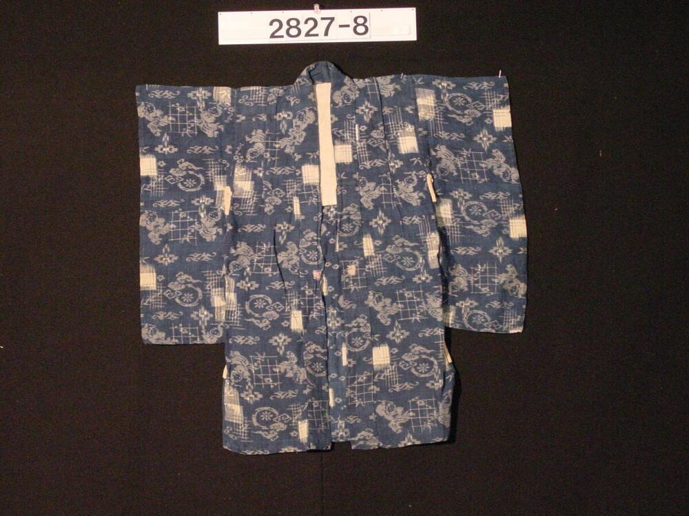 Kinderkimono van hennep met ornamenten