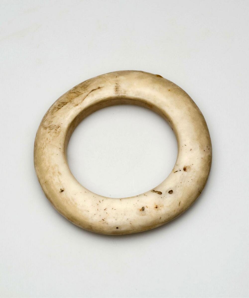 Armband gemaakt van geslepen schelp