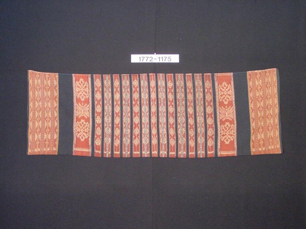 Kokerrok, banenpatroon met ornament in scheringikat