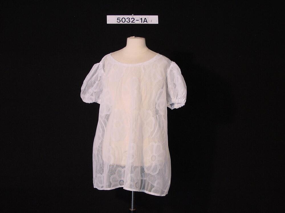 Blouse, onderdeel van een kostuum van een medium