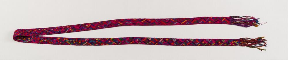 Roze ceintuur met geometrische motieven
