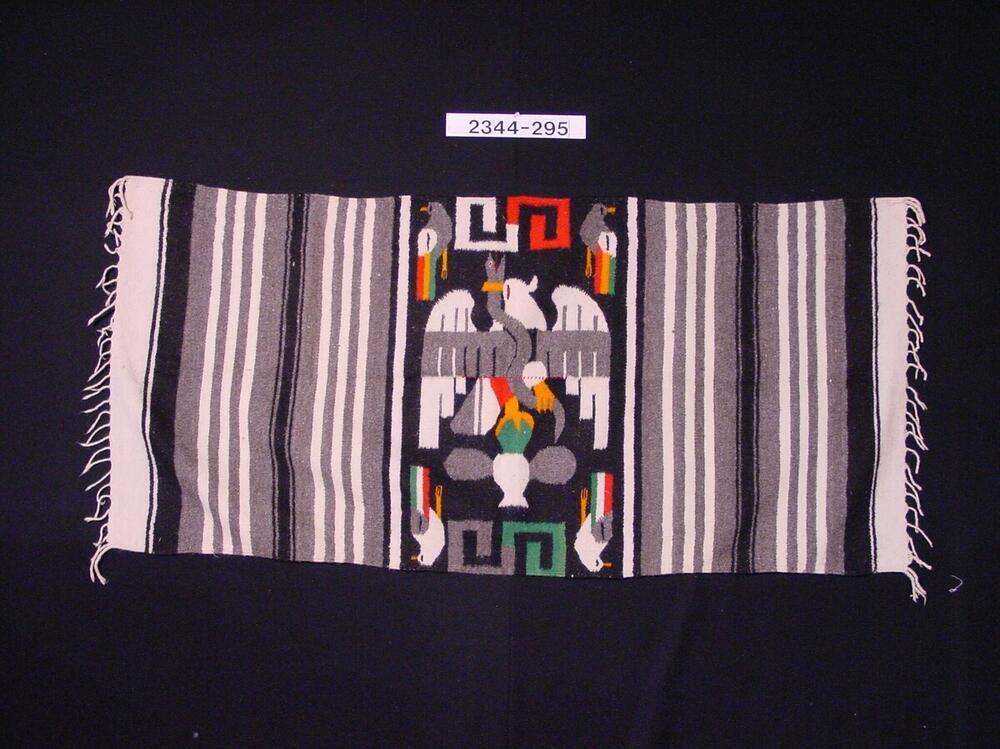 Wollen poncho met het wapen van Mexico, een adelaar die een slang vasthoudt