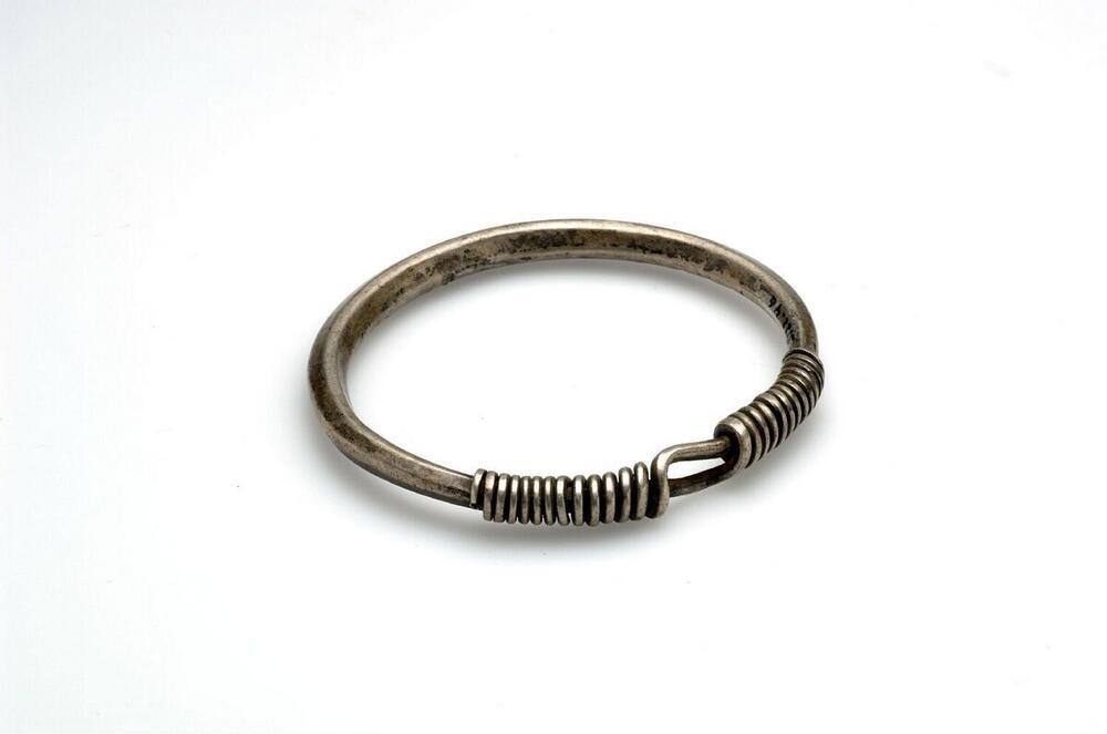 Zilveren armband, gedraaid