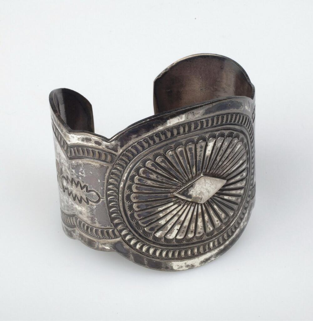 Arm band
