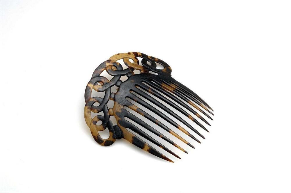 Haarsieraad, gemaakt van schildpad