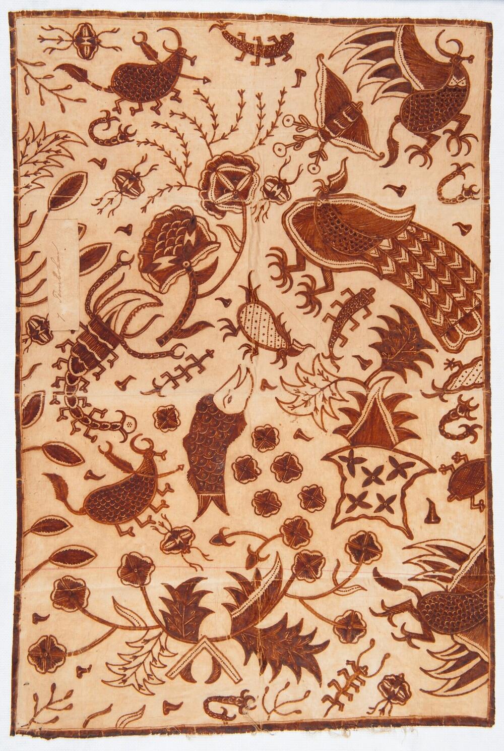 Doek, behoort tot een serie katoenmonsters die de verschillende fases van de batiktechniek laten…